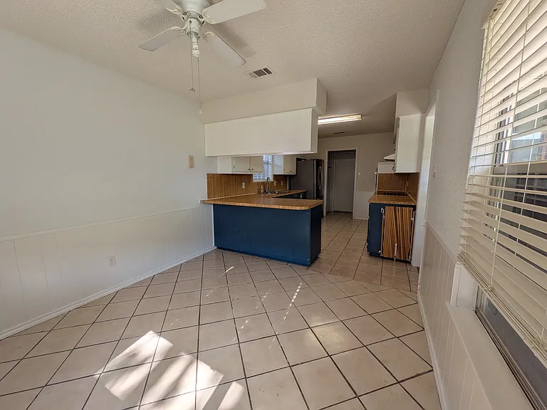 2305 Stockbridge Ct — Photo 9