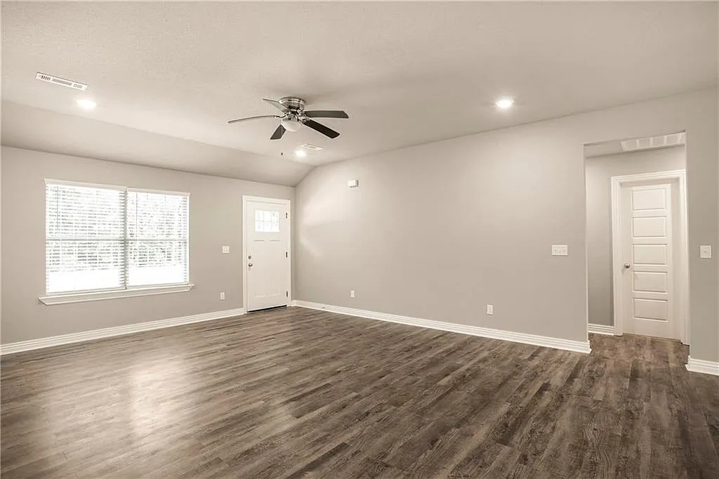3 Plymouth Ln - 1 — Photo 3