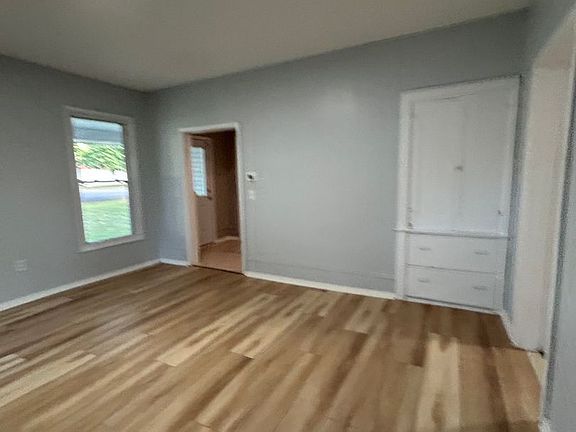 2nd image of 207 7th Ave S