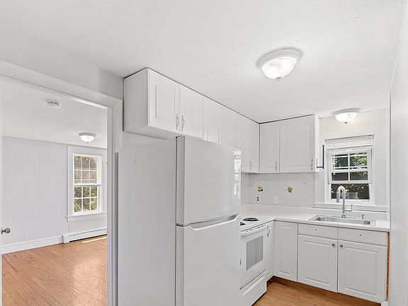2nd image of 22 Revere St