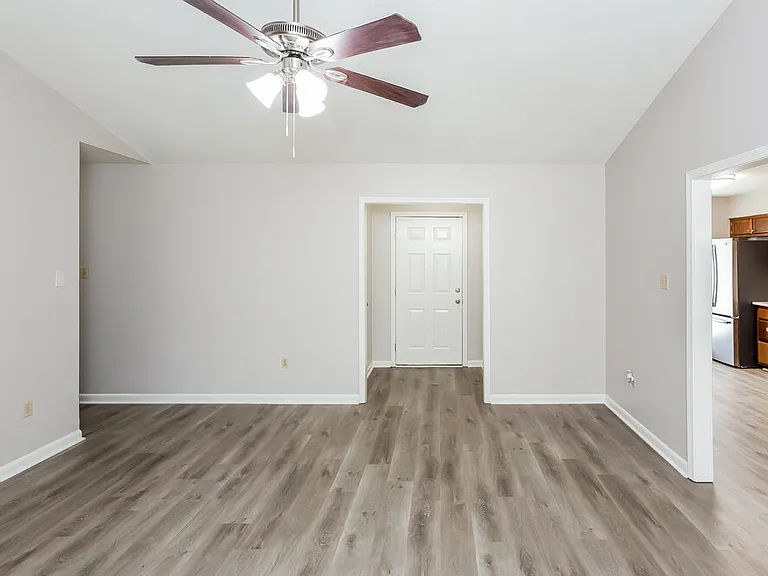7327 Mallard Creek Dr — Photo 8