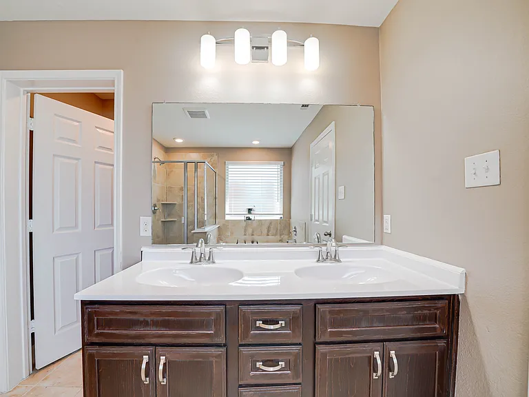 410 Club House Dr — Photo 16