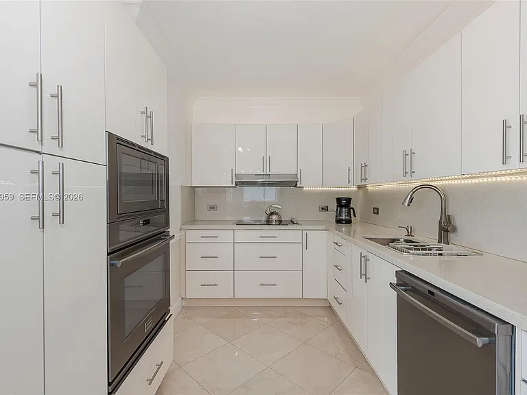8855 Collins Ave #8J — Photo 4
