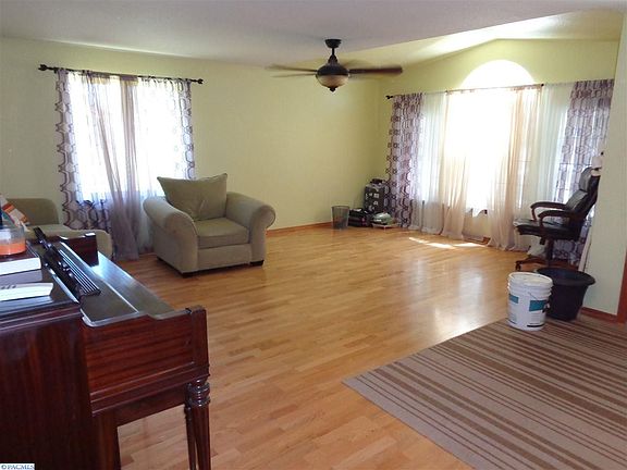 3rd image of 4315 Hilltop Dr