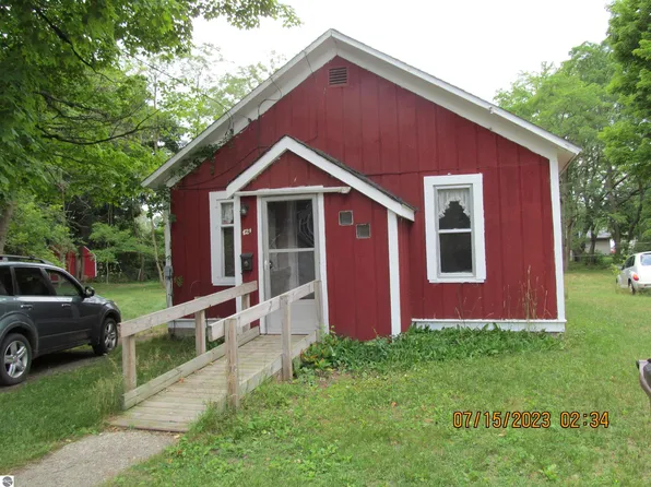 421 Boon St, Cadillac, MI 49601