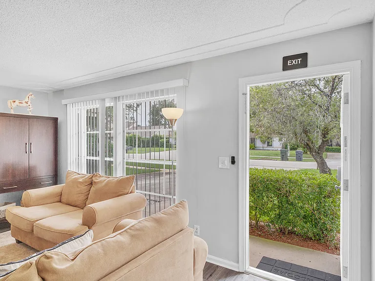 1350 Riverside Cir #2 — Photo 35
