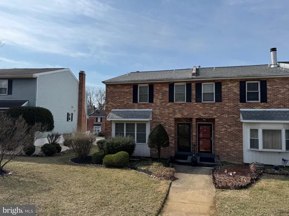 12 E Green Valley Cir, Newark, DE 19711