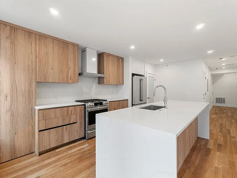 6 Gen Devine Way #2 — Photo 1