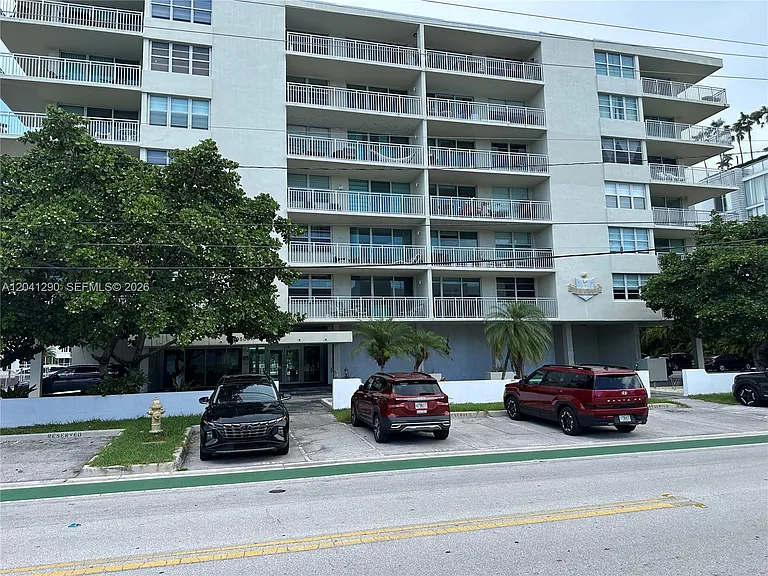 9500 W Bay Harbor Dr #6A — Photo 3