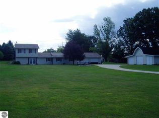 10550 N Waldron Rd, Vestaburg, MI 48891