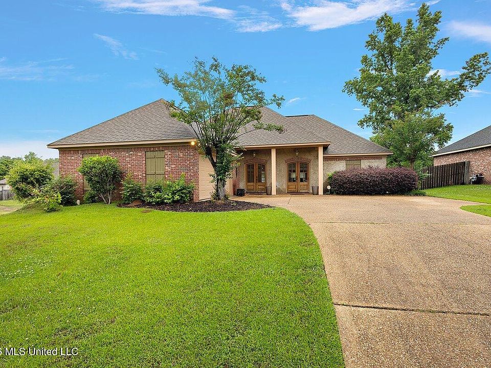 1st image of 454 Pinebrook Cir