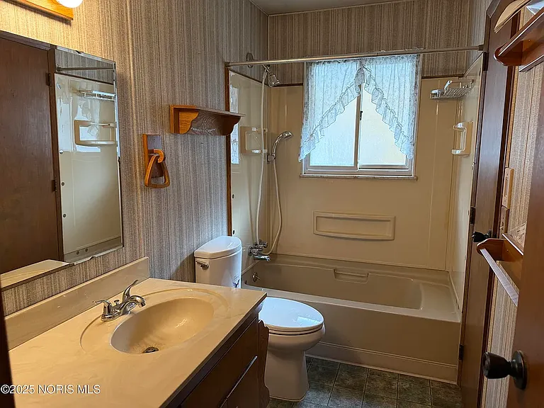 1711 Crestwood Dr #1 — Photo 7