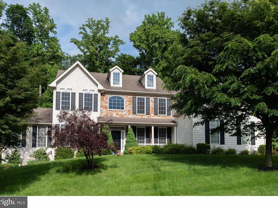1st image of 352 Sterling Ln