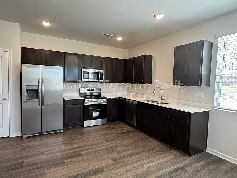 106 Titanium Dr — Photo 16