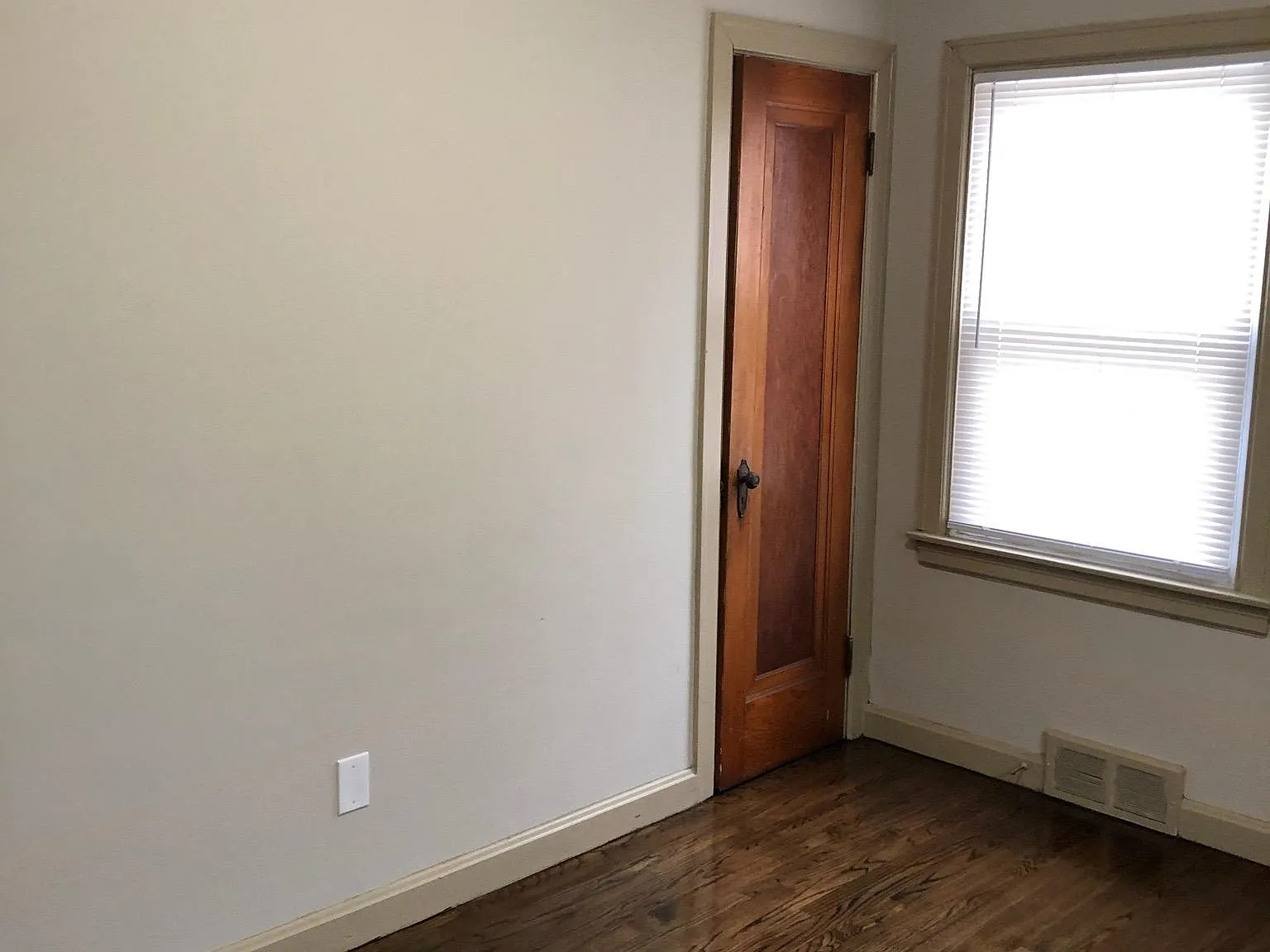 547 Burr St — Photo 3