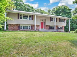 21 Academy Rd, Trumbull, CT 06611