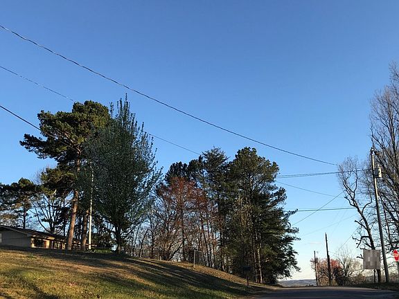 5th image of 286 Carolyn Dr