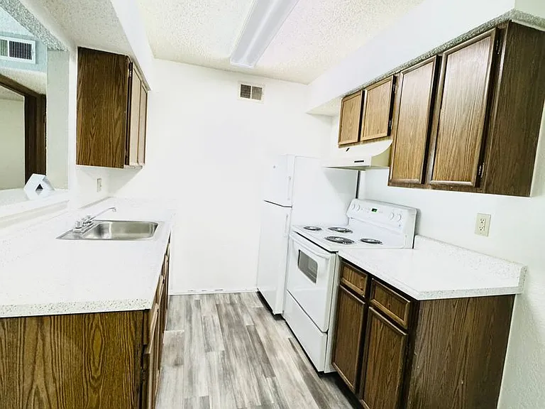 Pheasant Run Apartments — Photo 6