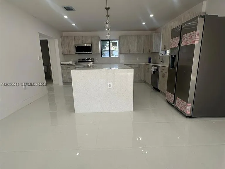 2041 NW 190th Ter — Photo 5