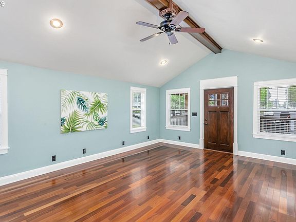 5th image of 685 SE 7th Ave