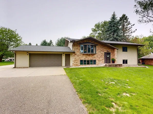 3322 8th St NE, Willmar, MN 56201