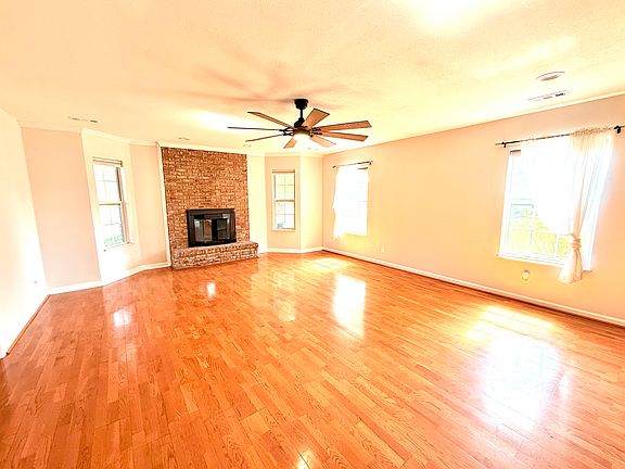 3rd image of 1551 Cavalier Dr