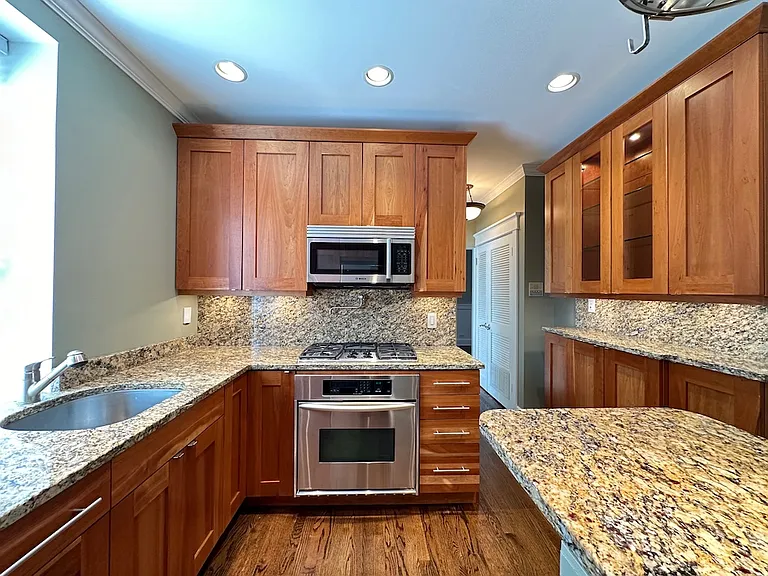 3614 N Bosworth Ave #R2 — Photo 6