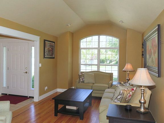 4th image of 300 Springwood Ln