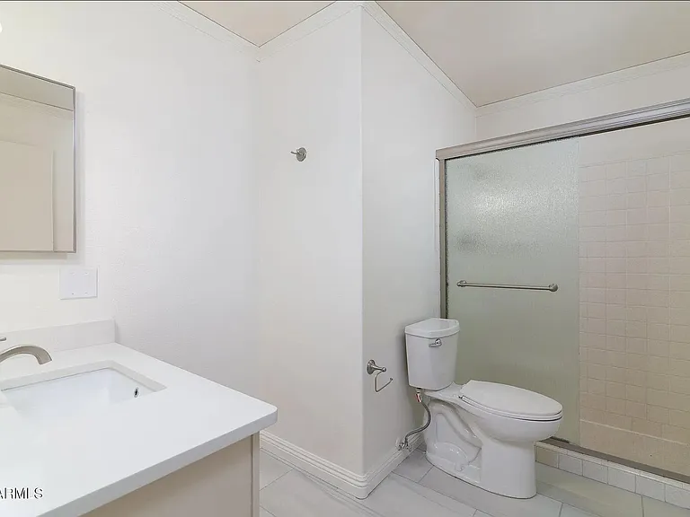 2907 S Elm St — Photo 20