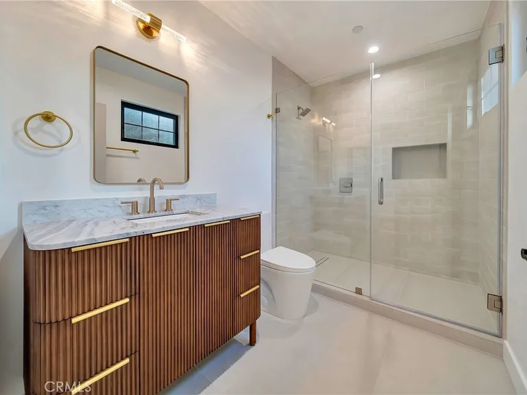 15741 Valerio St — Photo 26