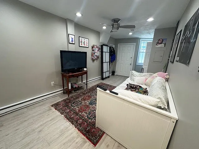 Studio, 300 sqft, $1,975 — Photo 4