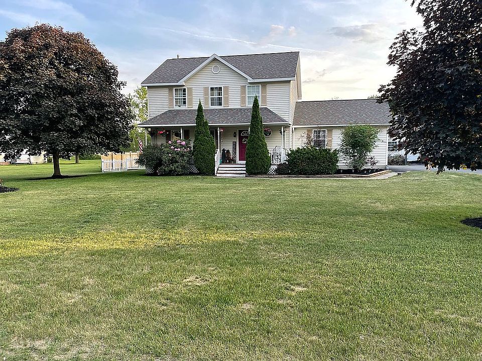 1st image of 4 Lakeview Dr