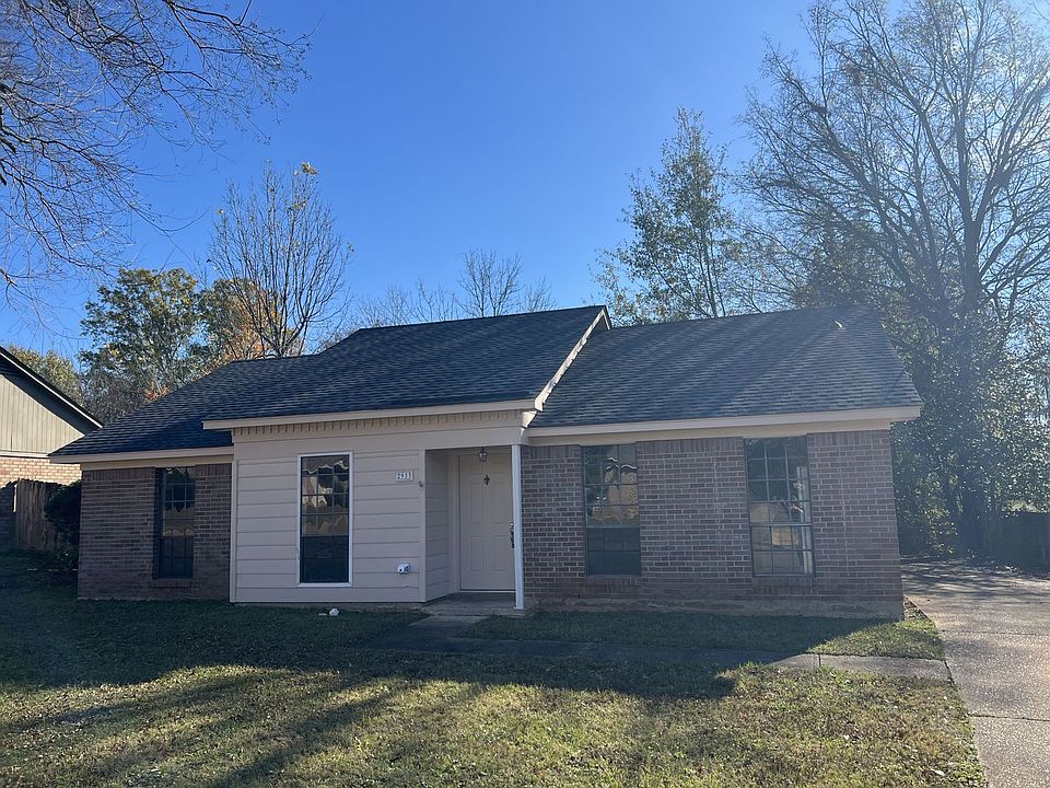1st image of 2933 Willow Lane Dr