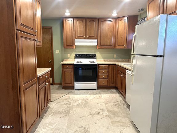 5th image of 406 18th St NE