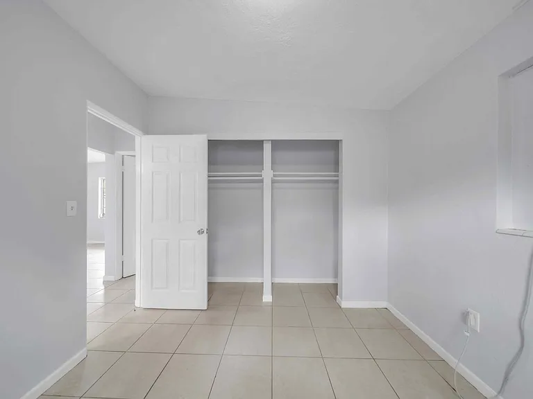 1527 Gardenia Ave — Photo 12