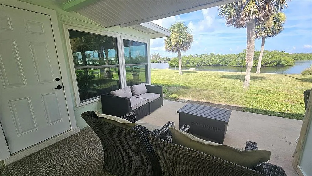 2 bed, 2.0 bath, 1063 sqft, $3,300 — Photo 3