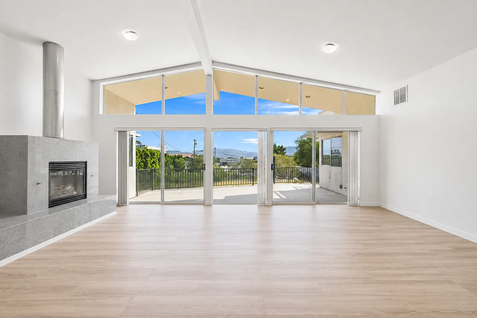 3 bed, 1923 sqft, $3,000 — Photo 1