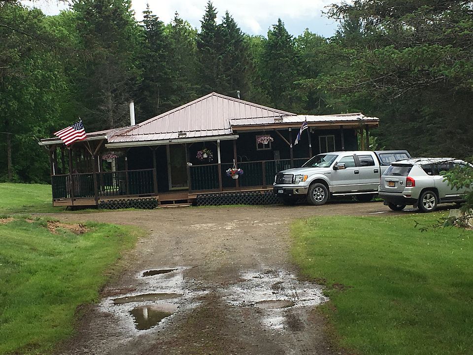Front of home and driveway