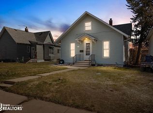 310 S 6th St, Marshalltown, IA 50158
