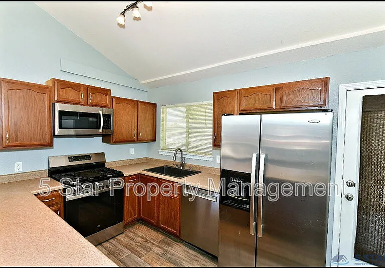 804 Margarita St — Photo 17