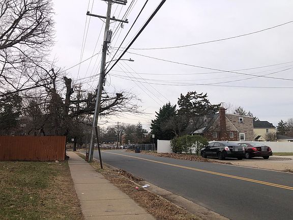 5th image of 3443 Charles St