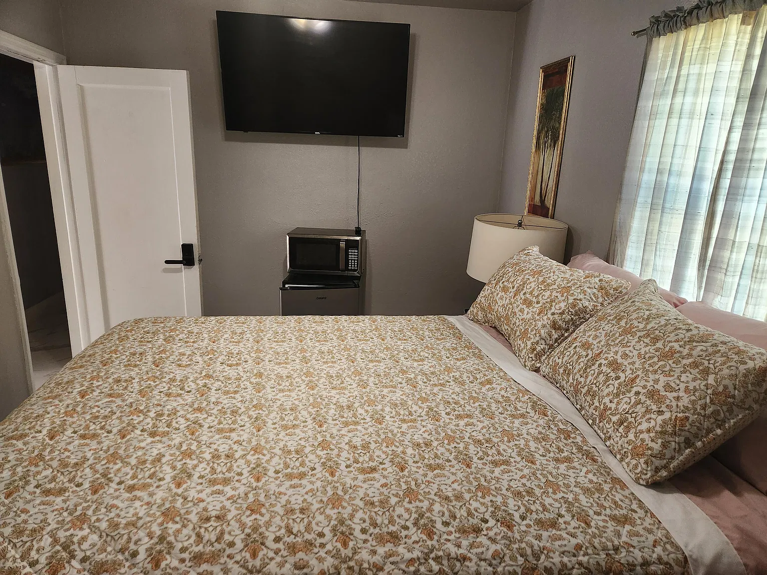 2 bed, 1.0 bath, 1332 sqft, $2,000 — Photo 4