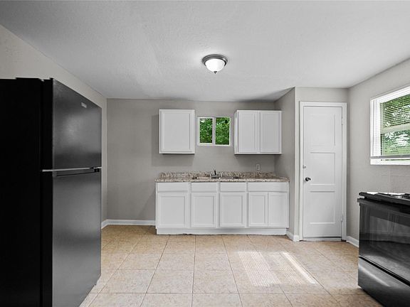 3rd image of 2328 Boss St #A