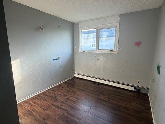 4th image of 318 25th STREET E