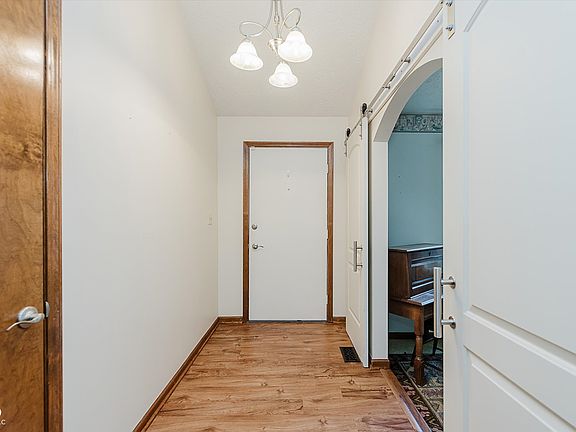 4th image of 7995 Continental Dr