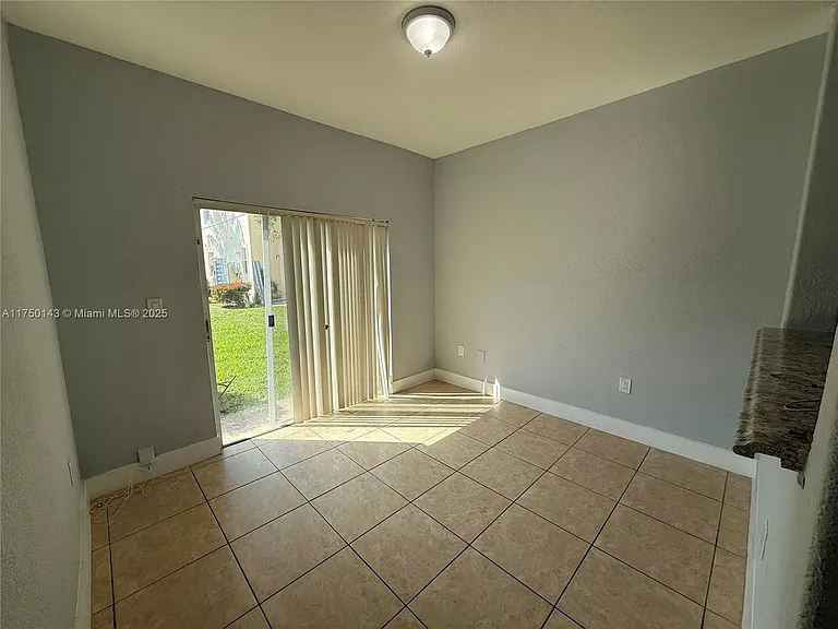 1568 SE 26th St — Photo 5