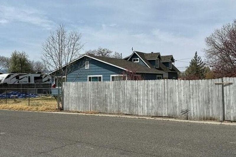 2nd image of 3057 E 12th Rd