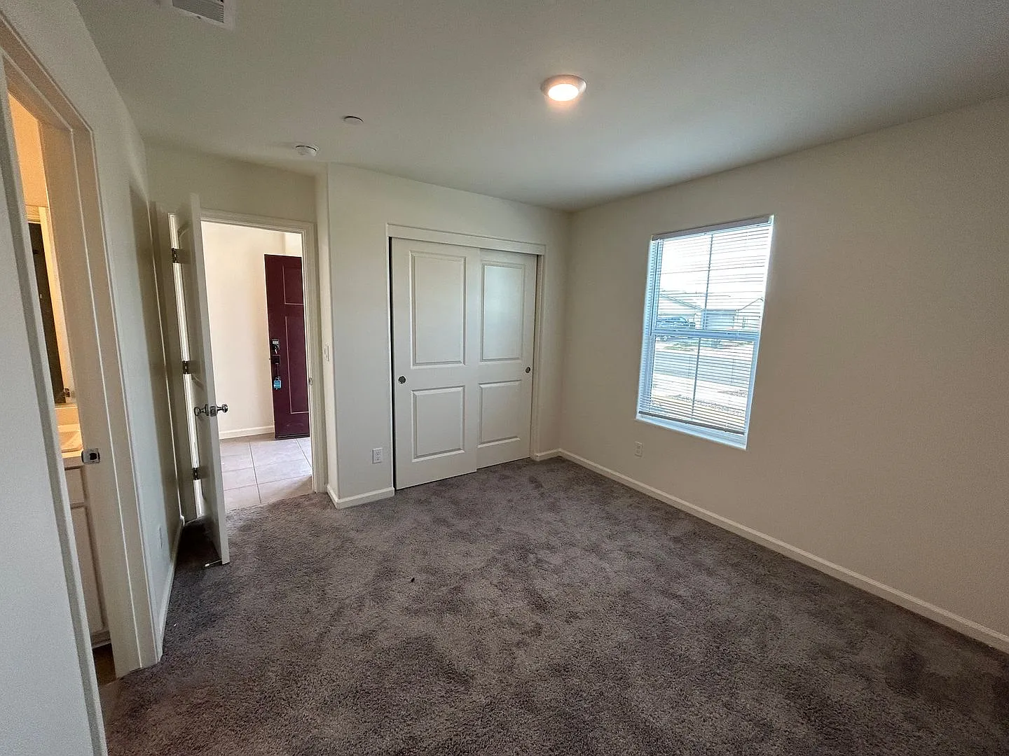 4 Bedroom 3 Bathroom Home Close to Shopping and Restaurants!! — Photo 3