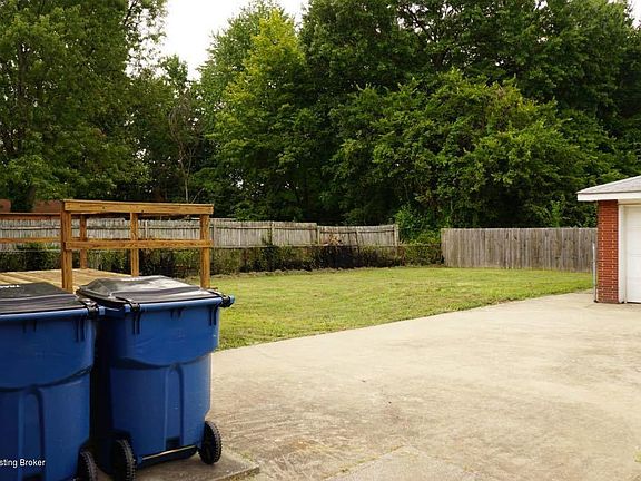 3rd image of 4805 Oak Park Dr