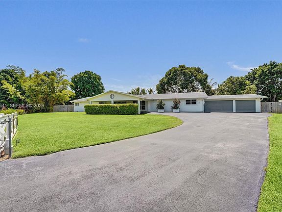 5th image of 10880 SW 25th St
